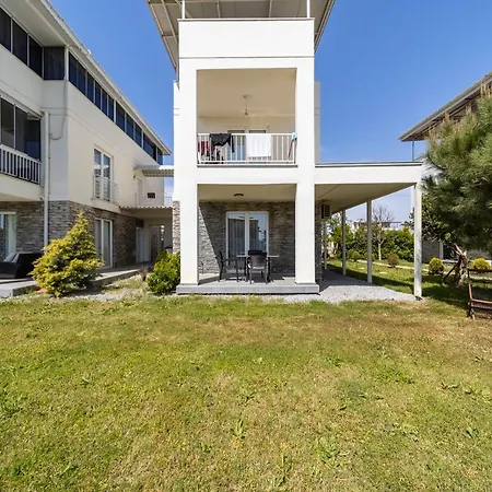 Refreshing Apartment With Backyard And Shared Pool In Serik, Antalya