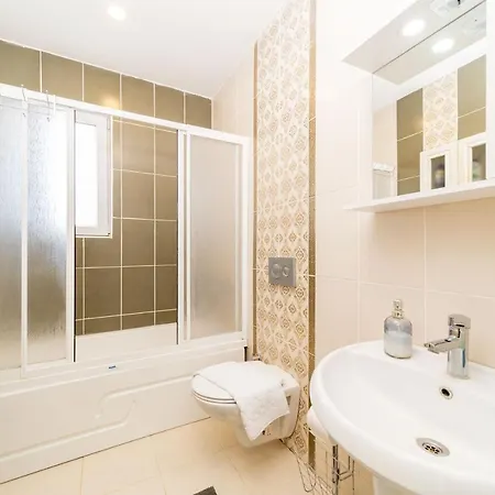 빌라 Refreshing Apartment With Backyard And Shared Pool In Serik, Antalya *